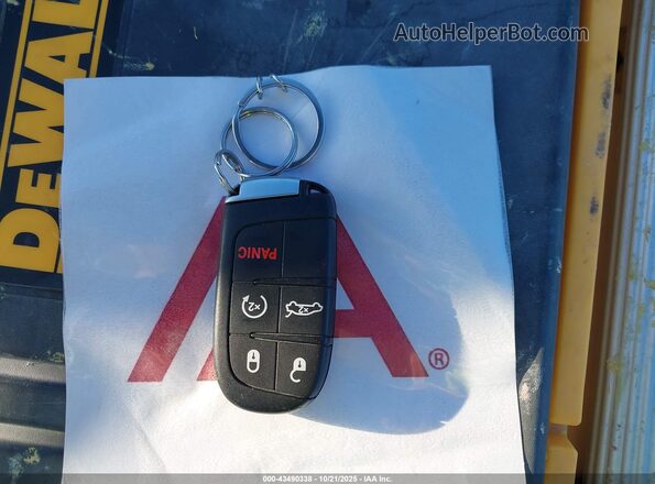 2C3CCABG6JH142973 2018 CHRYSLER 300 Серый Вид панели приборов