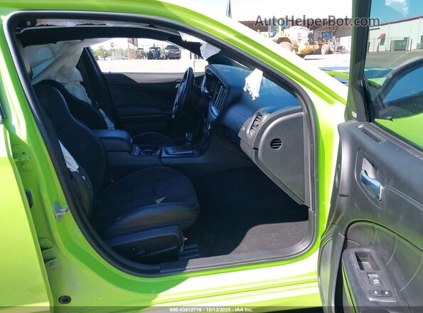 2C3CDXGJ4PH642918 2023 DODGE CHARGER Green Vista interior delantera
