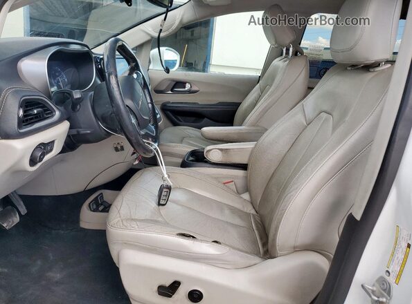 2C4RC1BG2MR538550 2021 CHRYSLER PACIFICA Белый Вид салона спереди