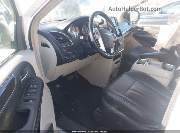 2C4RC1BG4GR297417 2016 CHRYSLER TOWN & COUNTRY Белый Вид салона спереди