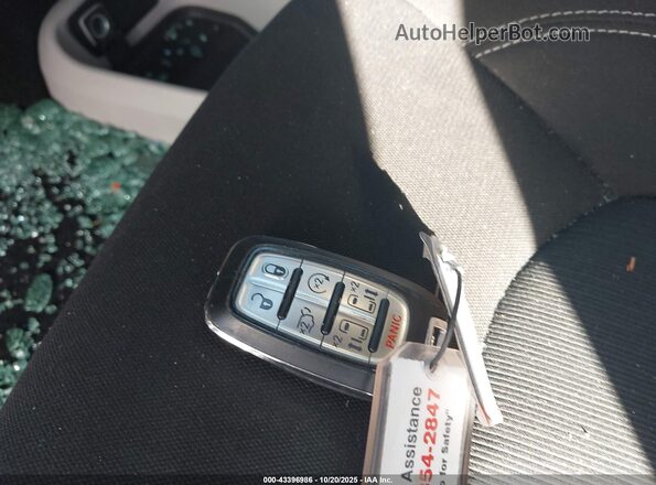 2C4RC1CG7PR530107 2023 CHRYSLER VOYAGER Gray Widok deski rozdzielczej