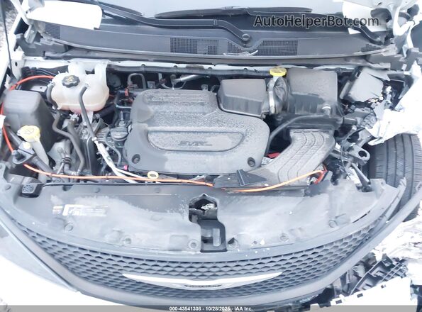 2C4RC1CGXPR522292 2023 CHRYSLER VOYAGER Белый Вид сзади