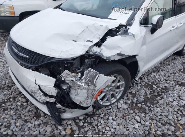 2C4RC1CGXPR522292 2023 CHRYSLER VOYAGER Белый Вид спереди