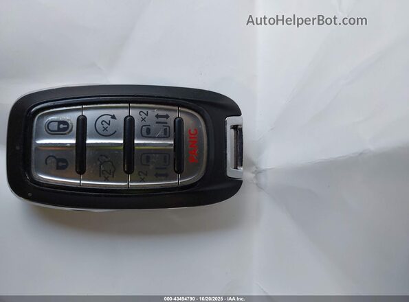 2C4RC1DG1LR146980 2020 CHRYSLER VOYAGER Белый Вид панели приборов