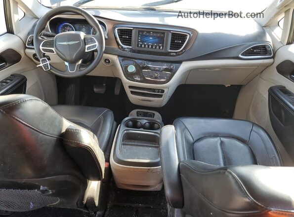 2C4RC1DG1LR262759 2020 CHRYSLER VOYAGER Серый Вид панели приборов