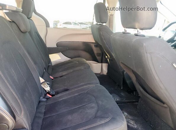 2C4RC1FG0JR157219 2018 CHRYSLER PACIFICA Золотой Вид задней части салона