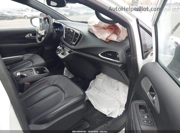 2C4RC3BG2PR528164 2023 CHRYSLER PACIFICA Белый Вид салона спереди