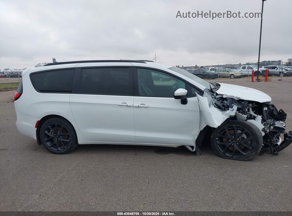 2C4RC3BG2PR528164 2023 CHRYSLER PACIFICA Белый Вид задней части салона