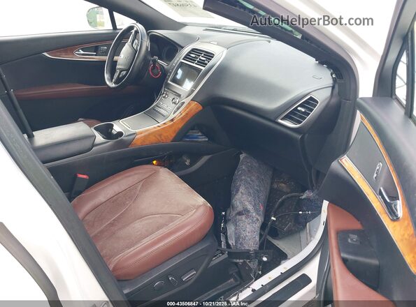 2LMPJ6LR0JBL26437 2018 LINCOLN MKX White Widok wnętrza z przodu