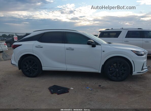2T2BCMEA5RC012782 2024 LEXUS RX 500H White Widok wnętrza z tyłu