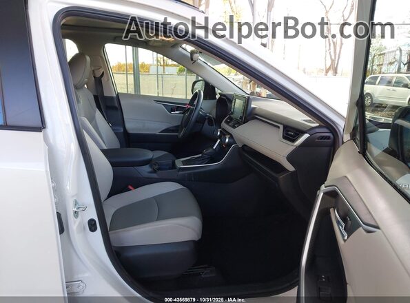 2T3B6RFV4MW023894 2021 TOYOTA LE White Вид салону спереду