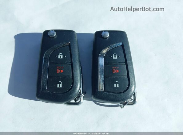 2T3G1RFV6PC379774 2023 TOYOTA LE Silver Առջևի վահանակի տեսք