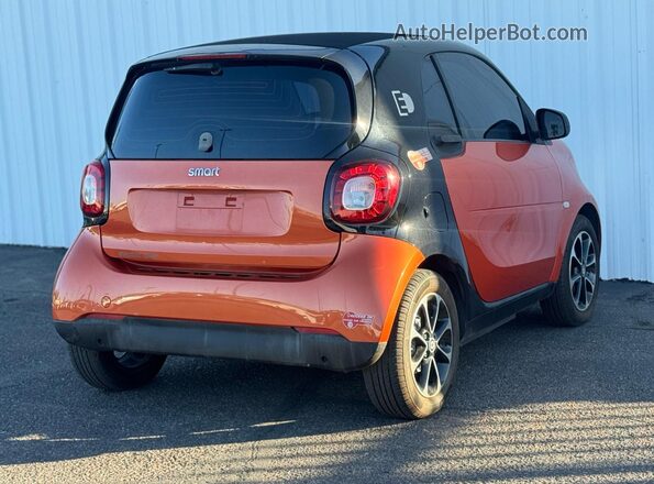 WMEFJ9BAXHK230583 2017 SMART FORTWO Оранжевый Вид спереди