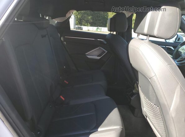 WA1DECF37M1009570 2021 AUDI Q3 White Widok komory silnika
