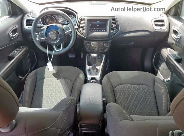 3C4NJCAB3MT514602 2021 JEEP COMPASS Silver Widok deski rozdzielczej