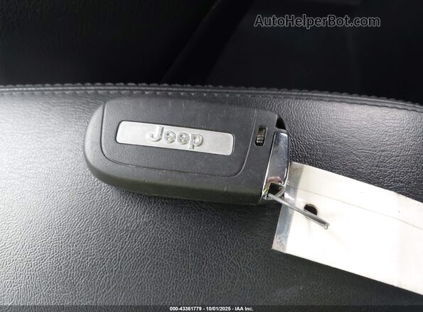 3C4NJCBB6JT327008 2018 JEEP COMPASS Черный Вид панели приборов