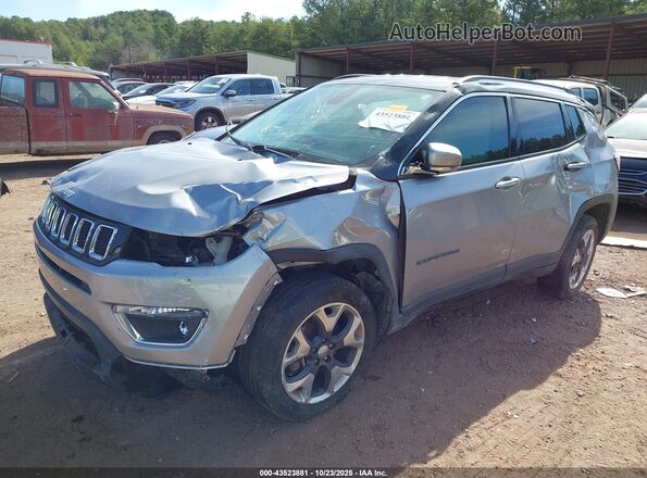 3C4NJDCB6JT135513 2018 JEEP COMPASS Серебряный Вид спереди