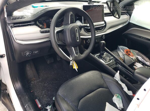 3C4NJDCN5PT564886 2023 JEEP COMPASS White Widok deski rozdzielczej