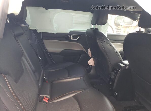 3C4NJDCN5PT564886 2023 JEEP COMPASS White Widok wnętrza z tyłu