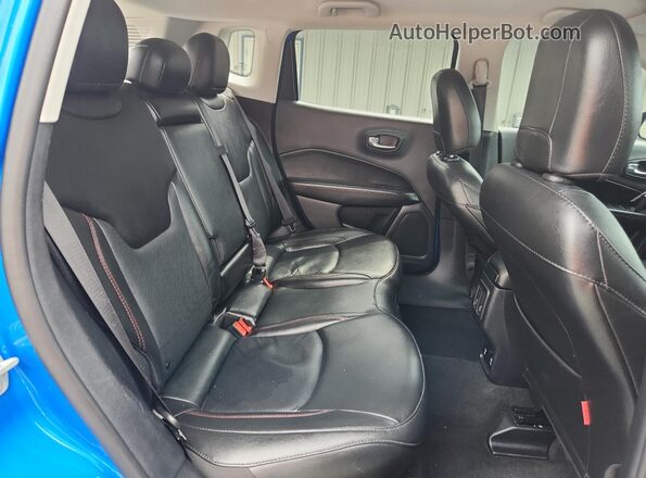 3C4NJDDB9LT190555 2020 JEEP COMPASS Синий Вид задних сидений