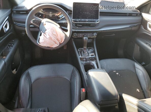 3C4NJDDN2ST533182 2025 JEEP COMPASS Красный Вид панели приборов