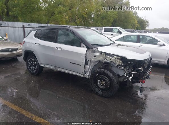 3C4NJDDN5RT149858 2024 JEEP COMPASS Серебряный Передняя правая четверть
