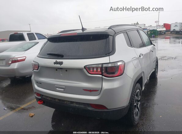 3C4NJDDN5RT149858 2024 JEEP COMPASS Серебряный 
