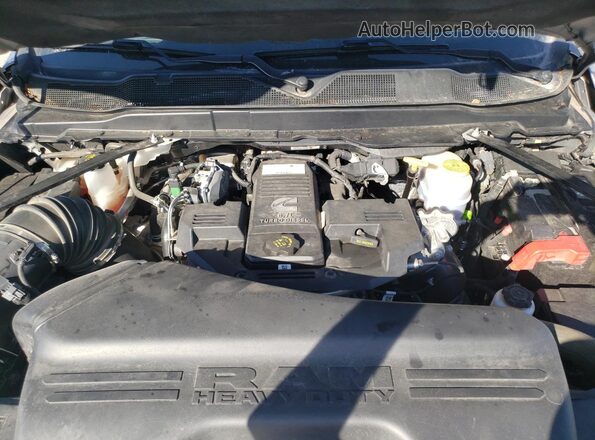 3C63R3SL4NG364346 2022 RAM 3500 Серебряный Вид задней части салона