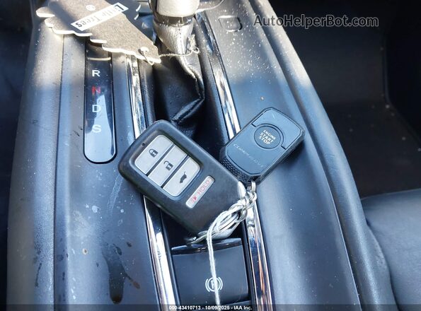 3CZRU6H75HM732899 2017 HONDA HR-V Серый Вид панели приборов