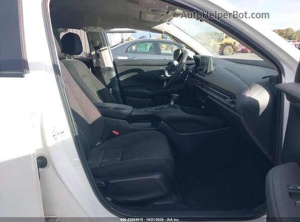 3CZRZ2H39PM721104 2023 HONDA HR-V Белый Вид салона спереди
