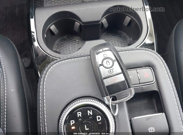 3FMTK1R4XRMA32981 2024 FORD MUSTANG MACH-E Белый Вид панели приборов