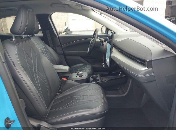 3FMTK2R71NMA40722 2022 FORD MUSTANG MACH-E Blue Вид салону спереду