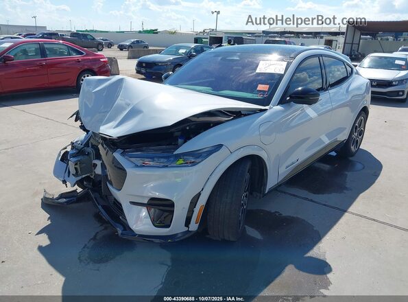 3FMTK4SE3MME04660 2021 FORD MUSTANG MACH-E Белый Передняя левая четверть