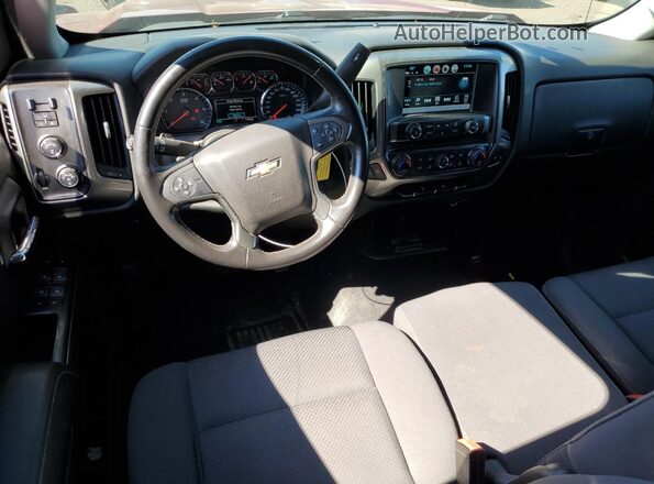 3GCUKREC8JG628419 2018 CHEVROLET 1500 Красный Вид панели приборов