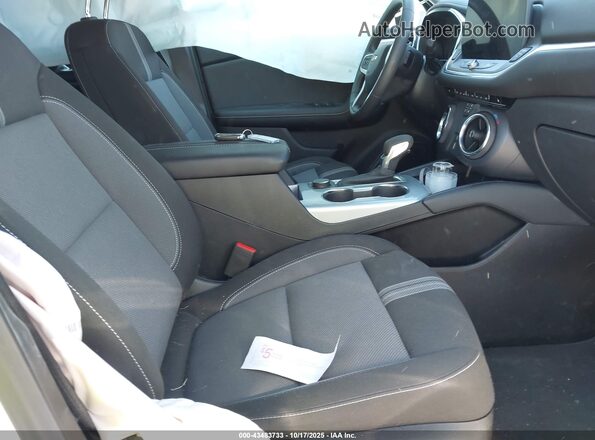 3GNKBCR49SS201859 2025 CHEVROLET BLAZER Белый Вид салона спереди