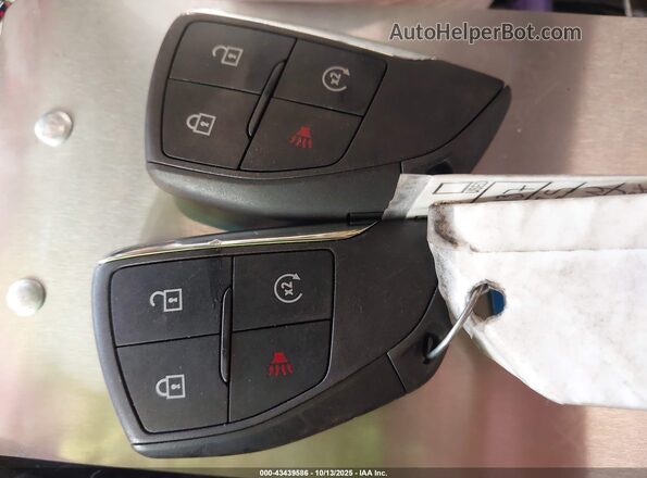 3GNKDBRM2SS215137 2025 CHEVROLET OTHER Silver Vista del salpicadero