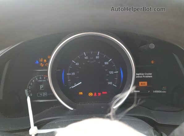 3HGGK5H82JM710825 2018 HONDA FIT Silver ხელსაწყოთა პანელის ხედი