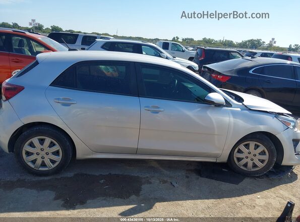 3KPA25AD2ME377522 2021 KIA RIO 5-DOOR Серебряный Вид задней части салона