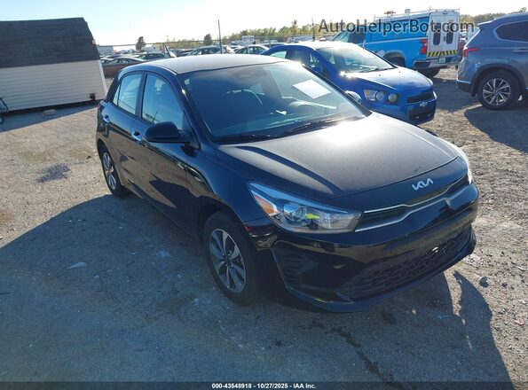 3KPA25AD8PE518162 2023 KIA RIO 5-DOOR Черный Передняя правая четверть