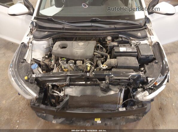 3KPC24A34JE010059 2018 HYUNDAI ACCENT Белый Вид сзади