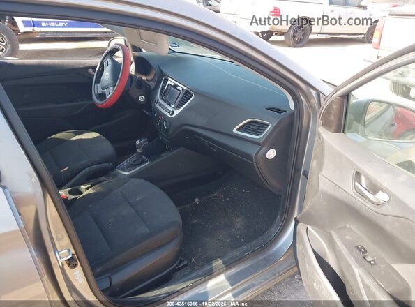 3KPC24A65ME149342 2021 HYUNDAI ACCENT Серебряный Вид салона спереди
