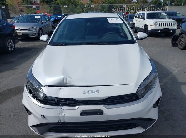 3KPF24AD3NE456358 2022 KIA FORTE Белый Вид щитка приборов