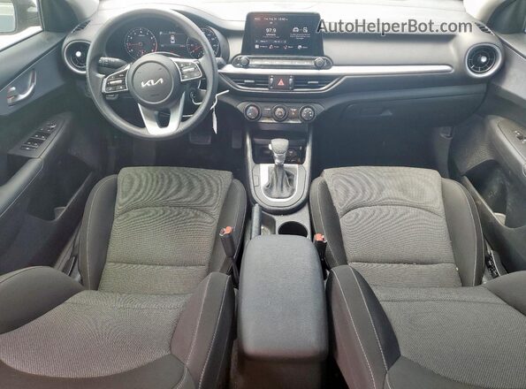 3KPF24AD3RE841005 2024 KIA FORTE Серый Вид панели приборов