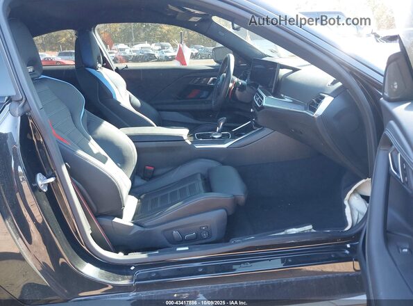 3MF13DM05R8E80811 2024 BMW M2 Черный Вид салона спереди