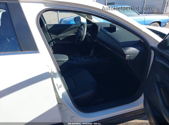 3MVDMAAL0MM303771 2021 MAZDA CX-30 Белый Вид салона спереди