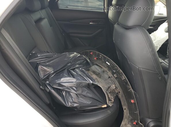 3MVDMBCL6MM272304 2021 MAZDA CX-30 White Widok wnętrza z tyłu