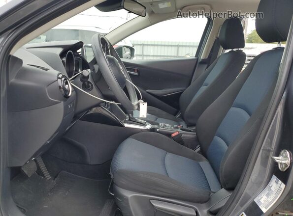 3MYDLBYV0JY302871 2018 TOYOTA YARIS Charcoal Vista interior delantera