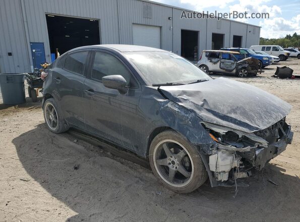 3MYDLBYV2JY320014 2018 TOYOTA YARIS Gray Delantero derecho