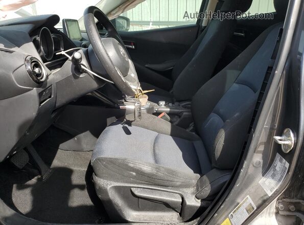 3MYDLBYV2JY320014 2018 TOYOTA YARIS Gray Vista interior delantera