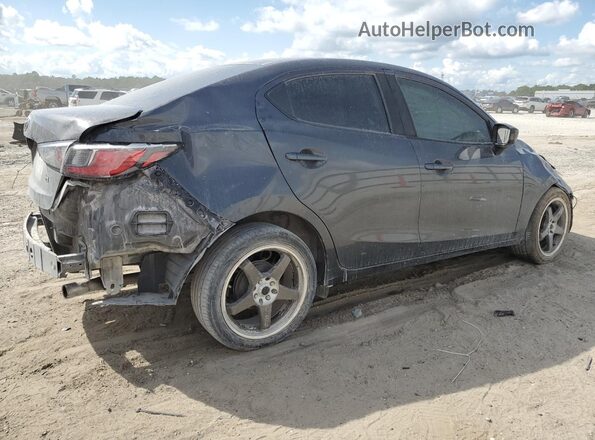 3MYDLBYV2JY320014 2018 TOYOTA YARIS Gray Trasero derecho